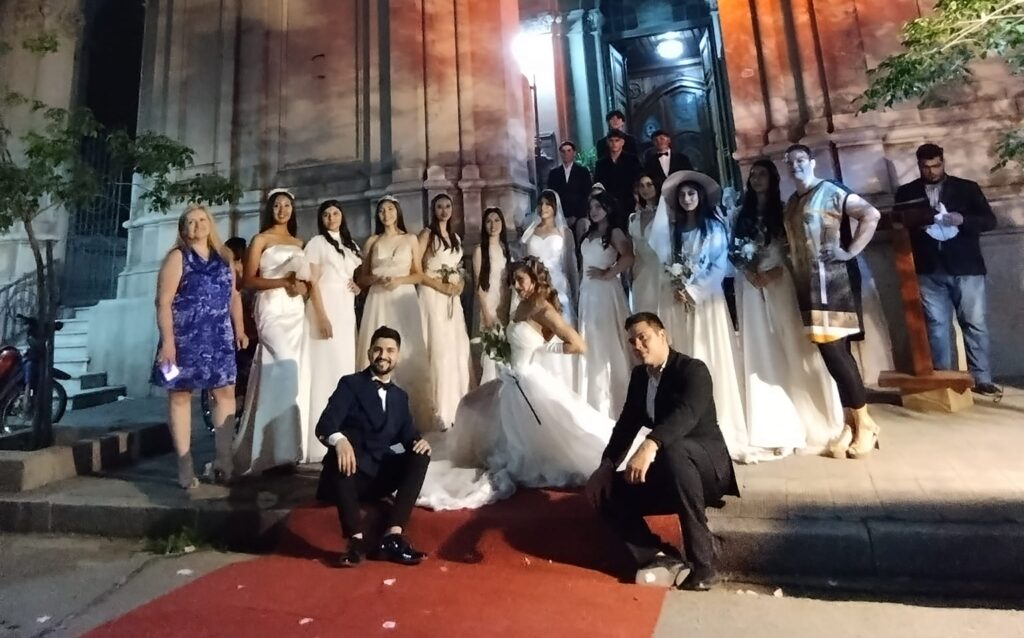 15 matrimonios renovaron sus votos en el marco de La Expo Novias en San Francisco
