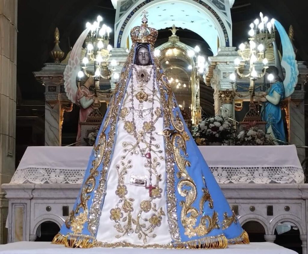 Peregrinos caminaron por la Virgen del Valle